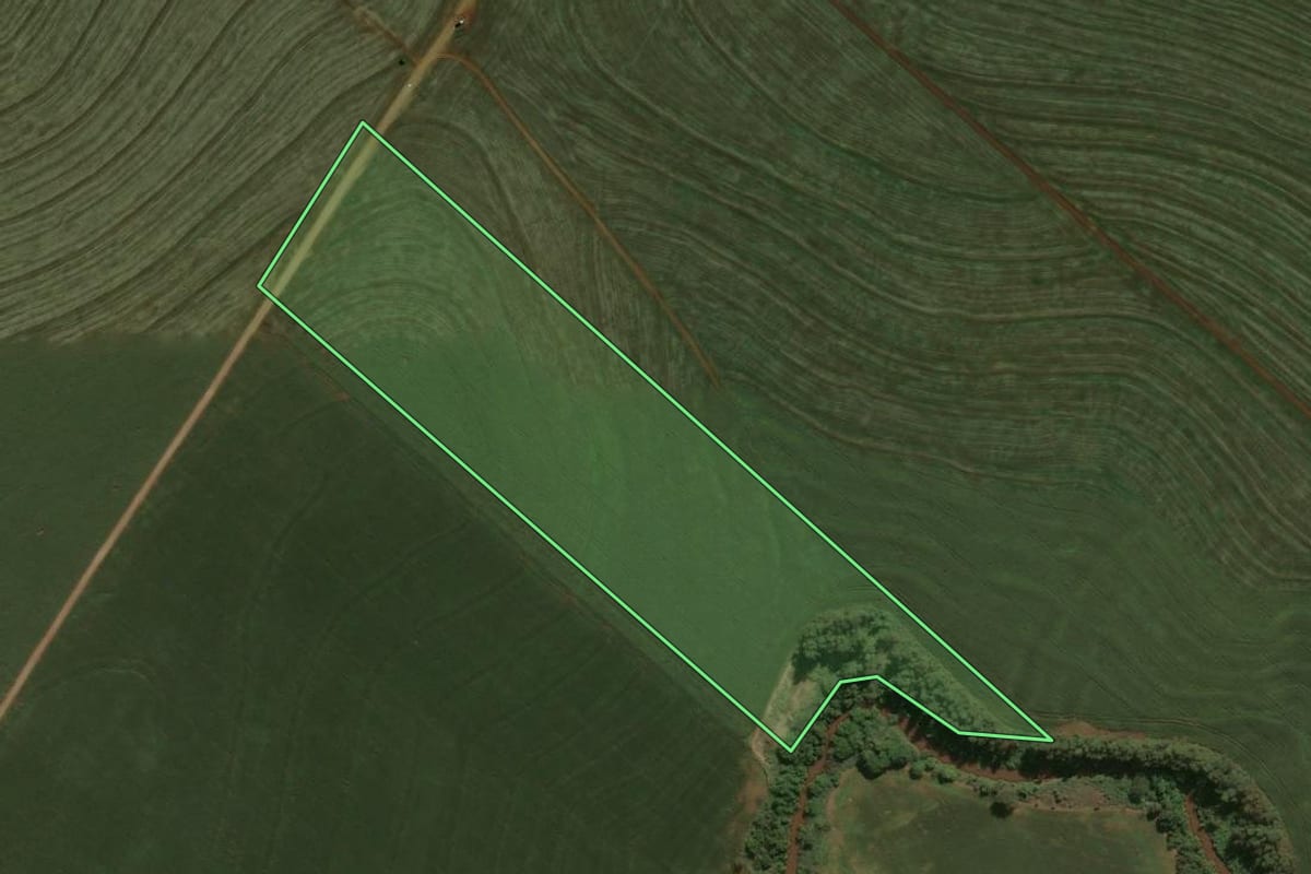 Imagem de satélite do imóvel rural em Ourizona (PR), com o contorno declarado no CAR desenhado por cima.