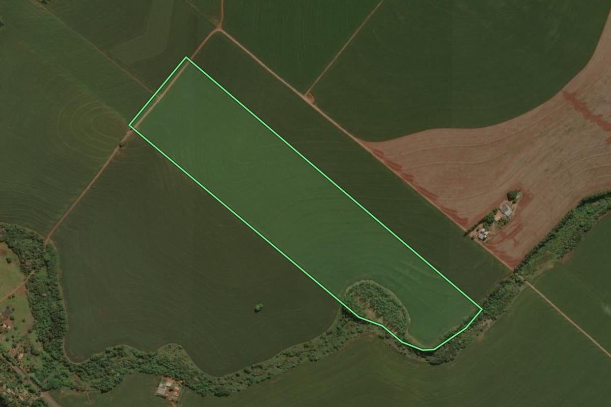Imagem de satélite do imóvel rural em Ourizona (PR), com o contorno declarado no CAR desenhado por cima.