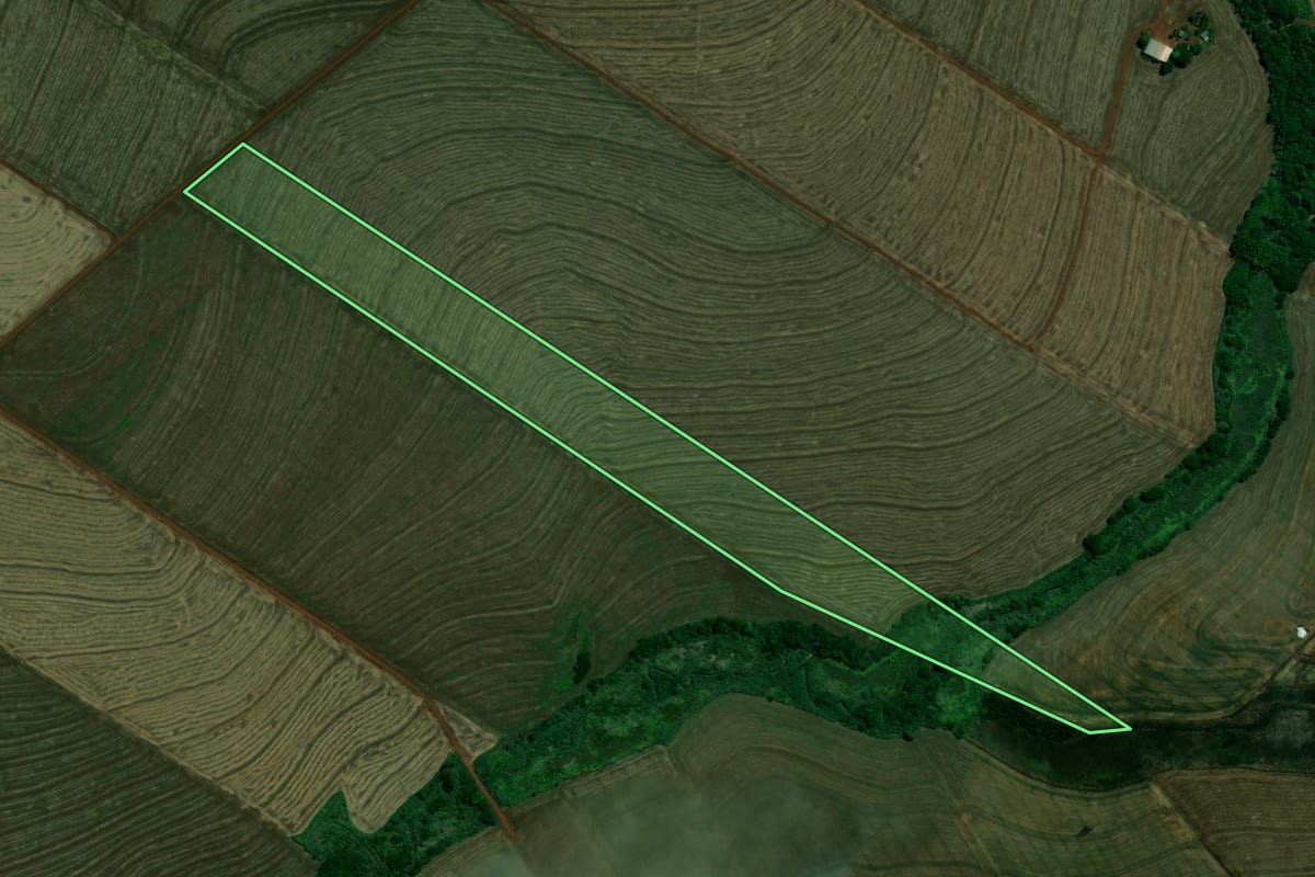 Imagem de satélite do imóvel rural em Ourizona (PR), com o contorno declarado no CAR desenhado por cima.