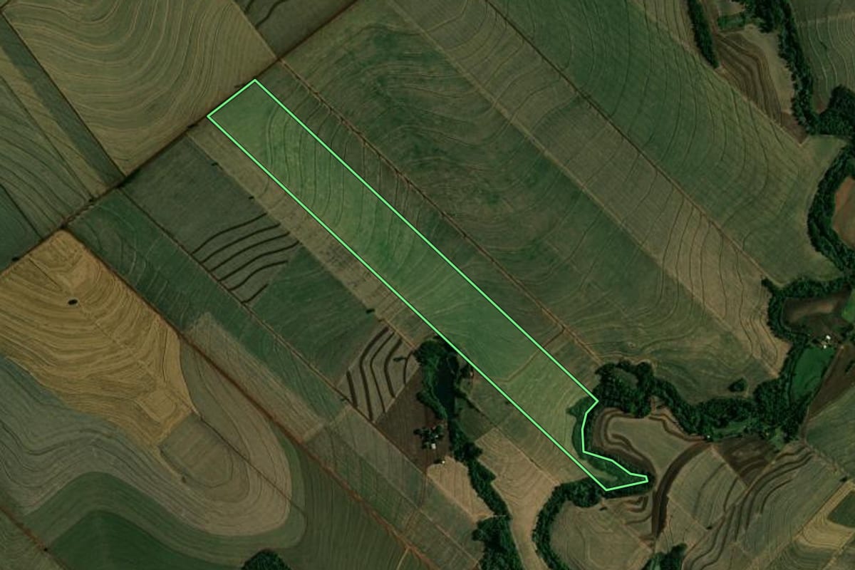 Imagem de satélite do imóvel rural em Ourizona (PR), com o contorno declarado no CAR desenhado por cima.