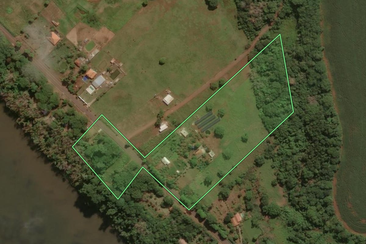 Imagem de satélite do imóvel rural em Ourizona (PR), com o contorno declarado no CAR desenhado por cima.