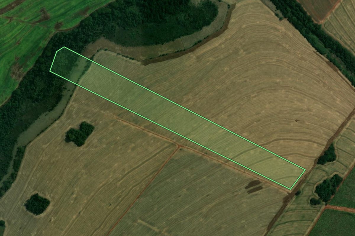 Imagem de satélite do imóvel rural em Ourizona (PR), com o contorno declarado no CAR desenhado por cima.