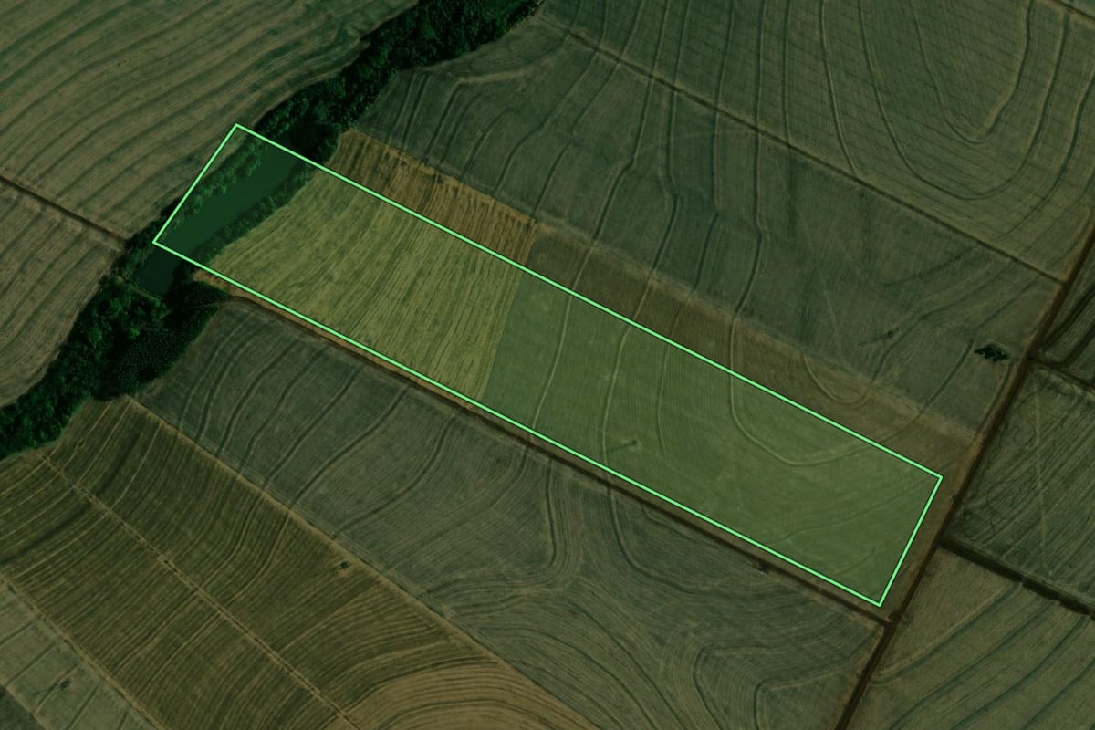 Imagem de satélite do imóvel rural em Ourizona (PR), com o contorno declarado no CAR desenhado por cima.