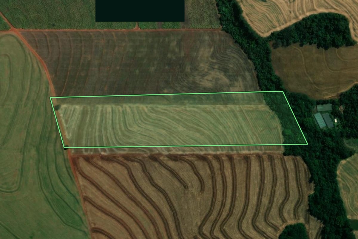 Imagem de satélite do imóvel rural em Ourizona (PR), com o contorno declarado no CAR desenhado por cima.