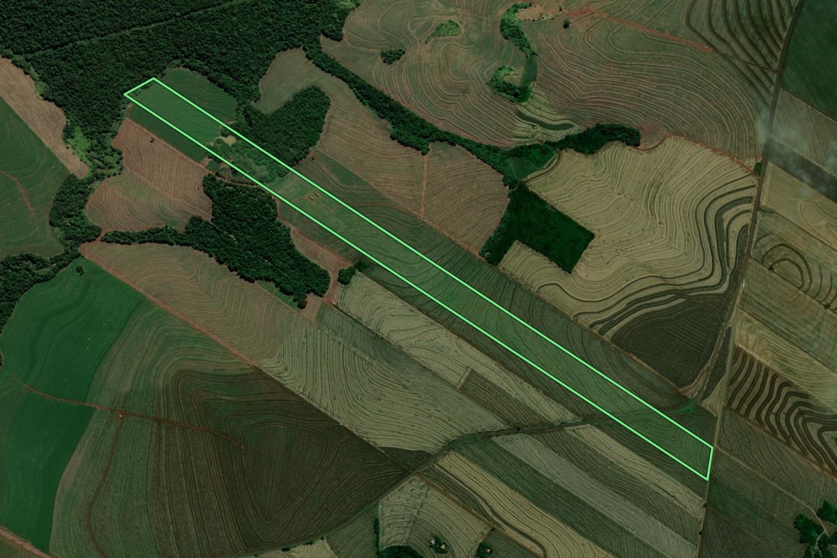Imagem de satélite do imóvel rural em Ourizona (PR), com o contorno declarado no CAR desenhado por cima.