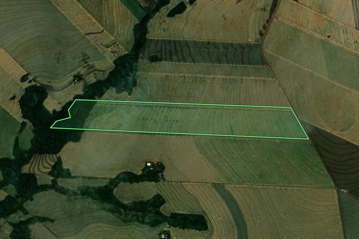 Imagem de satélite do imóvel rural em Ourizona (PR), com o contorno declarado no CAR desenhado por cima.