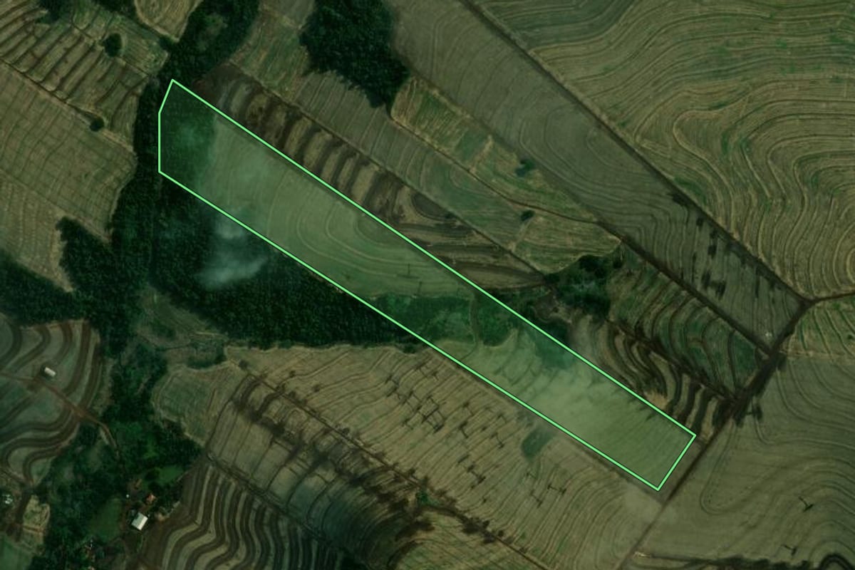 Imagem de satélite do imóvel rural em Ourizona (PR), com o contorno declarado no CAR desenhado por cima.