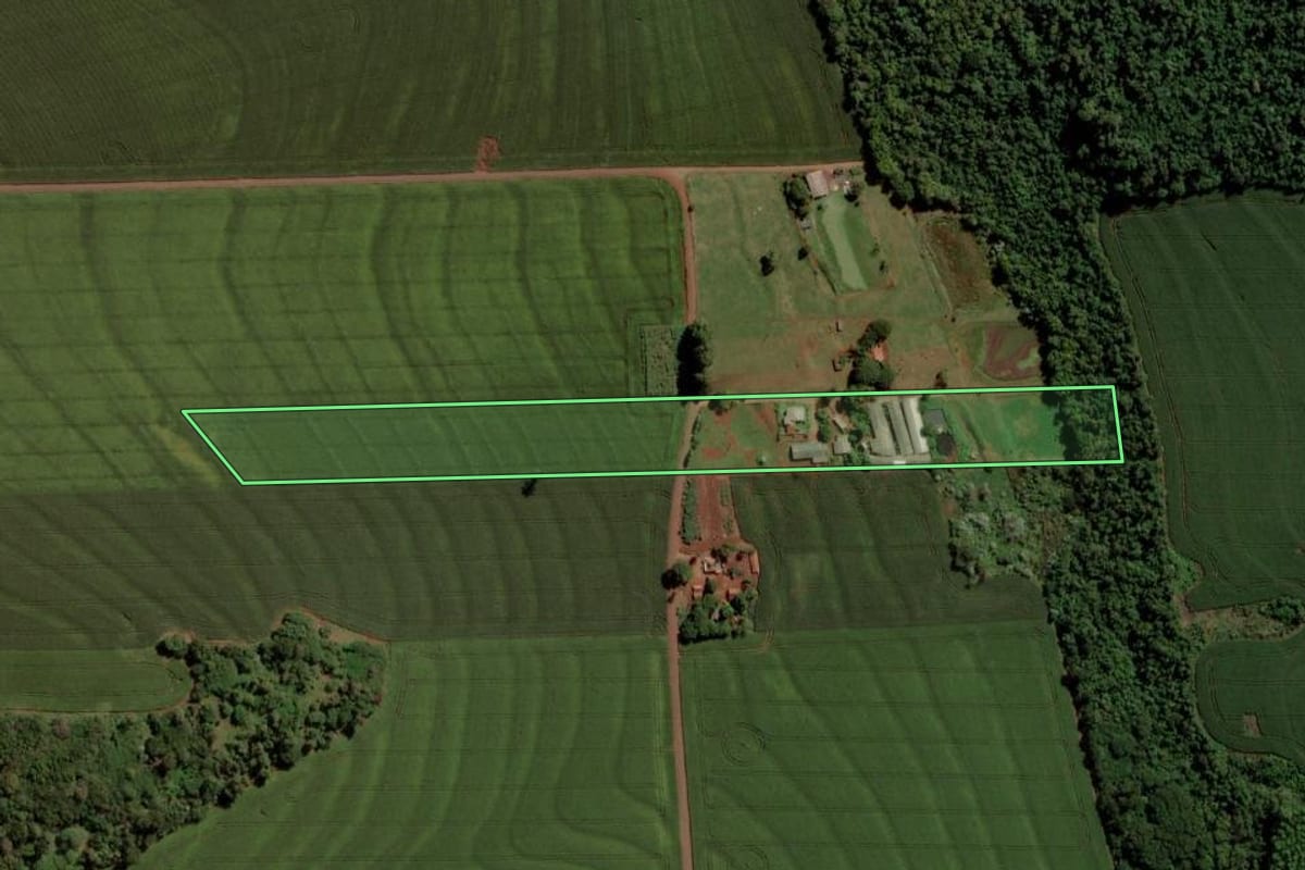 Imagem de satélite do imóvel rural em Ouro Verde do Oeste (PR), com o contorno declarado no CAR desenhado por cima.