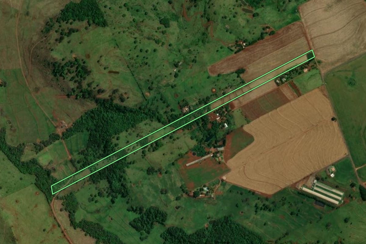 Imagem de satélite do imóvel rural em Ouro Verde do Oeste (PR), com o contorno declarado no CAR desenhado por cima.