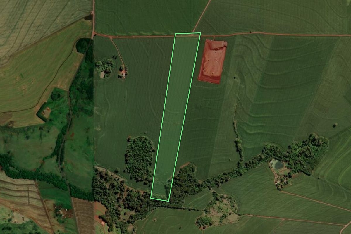 Imagem de satélite do imóvel rural em Ouro Verde do Oeste (PR), com o contorno declarado no CAR desenhado por cima.