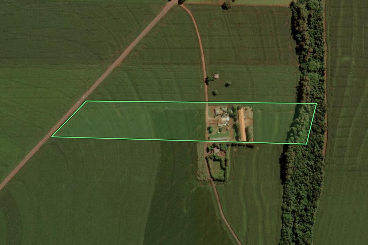 Imagem de satélite do imóvel rural em Ouro Verde do Oeste (PR), com o contorno declarado no CAR desenhado por cima.