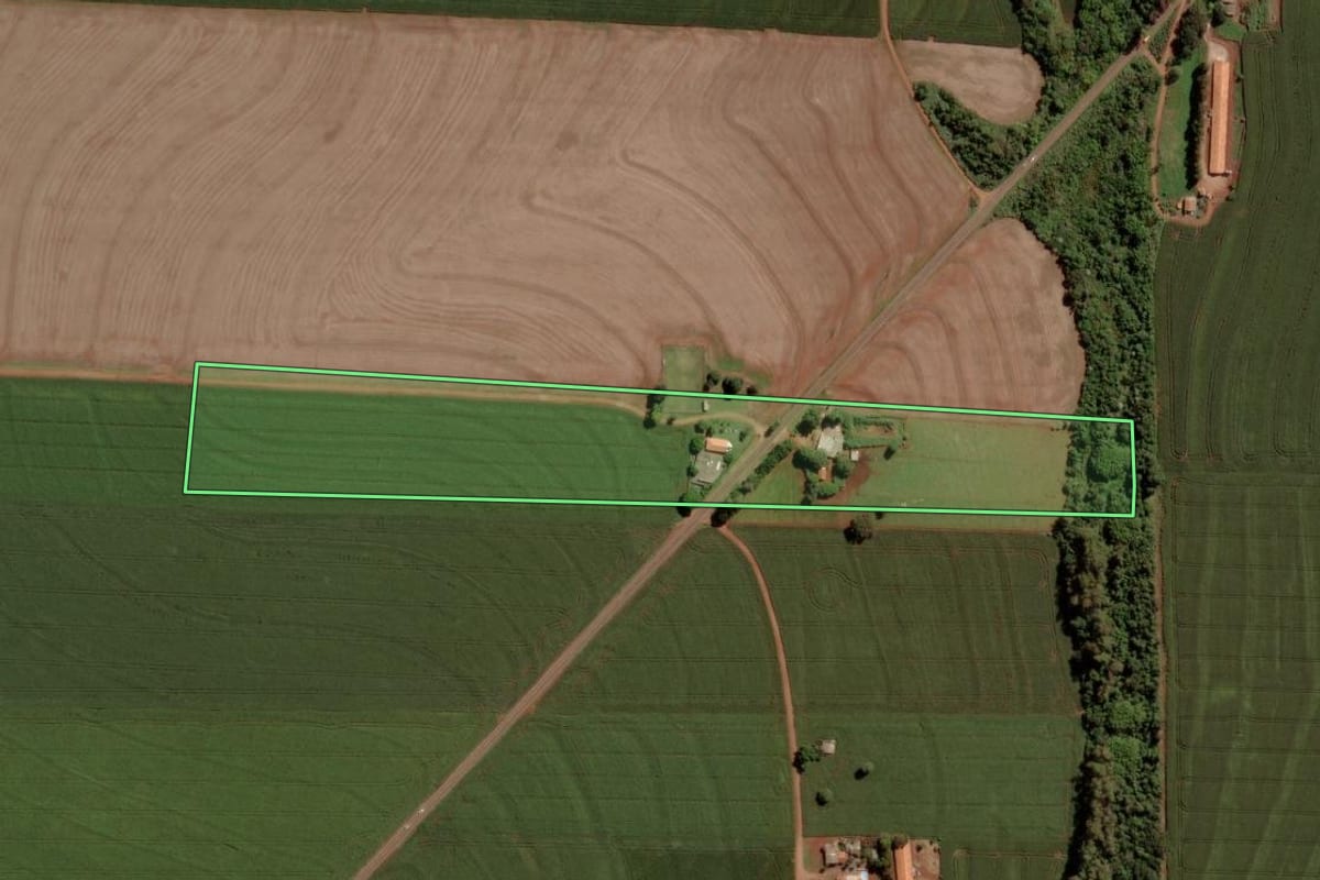 Imagem de satélite do imóvel rural em Ouro Verde do Oeste (PR), com o contorno declarado no CAR desenhado por cima.
