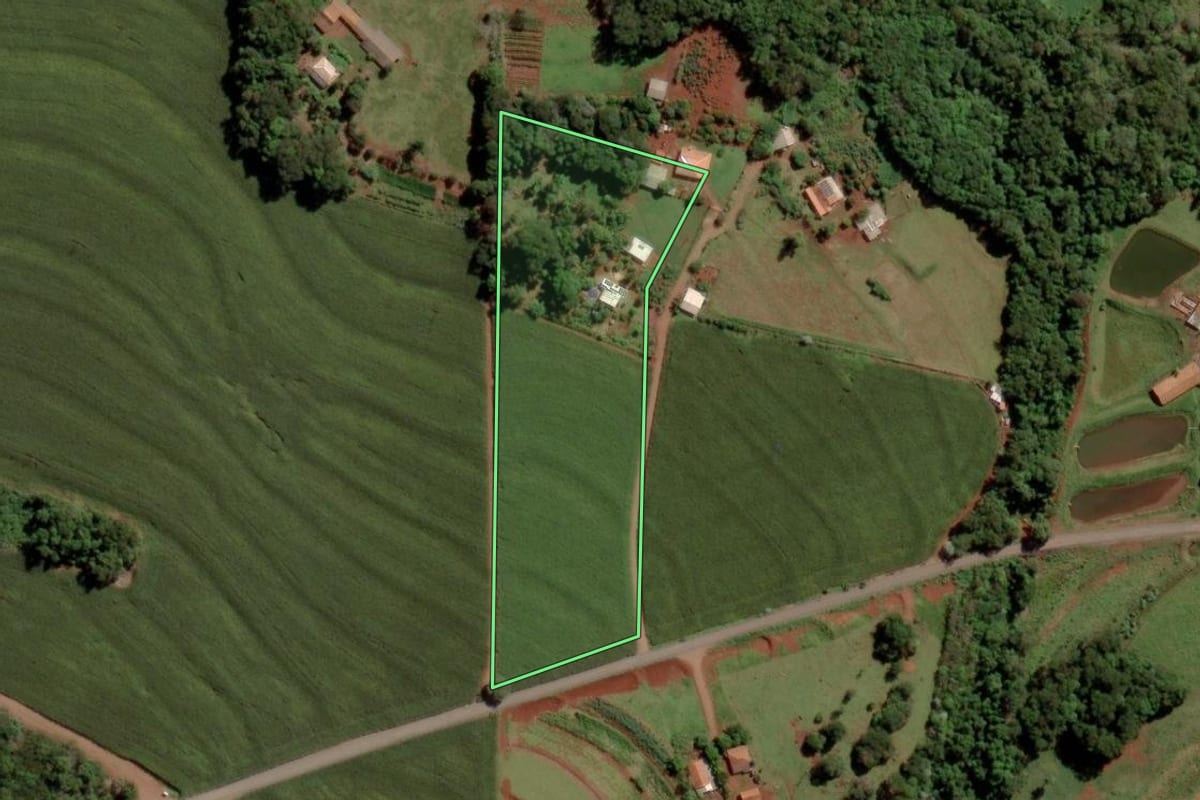Imagem de satélite do imóvel rural em Ouro Verde do Oeste (PR), com o contorno declarado no CAR desenhado por cima.