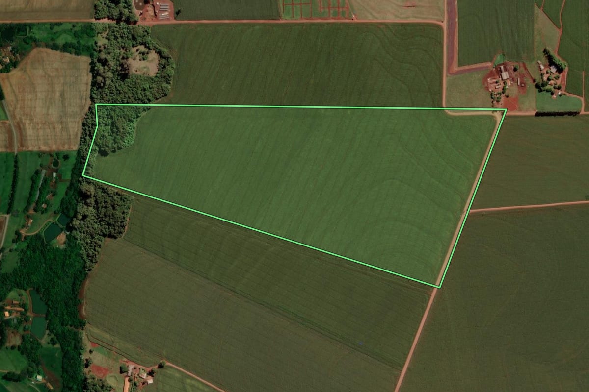 Imagem de satélite do imóvel rural em Ouro Verde do Oeste (PR), com o contorno declarado no CAR desenhado por cima.