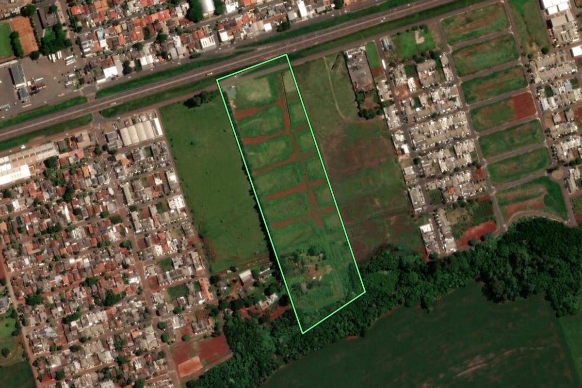 Imagem de satélite do imóvel rural em Paiçandu (PR), com o contorno declarado no CAR desenhado por cima.
