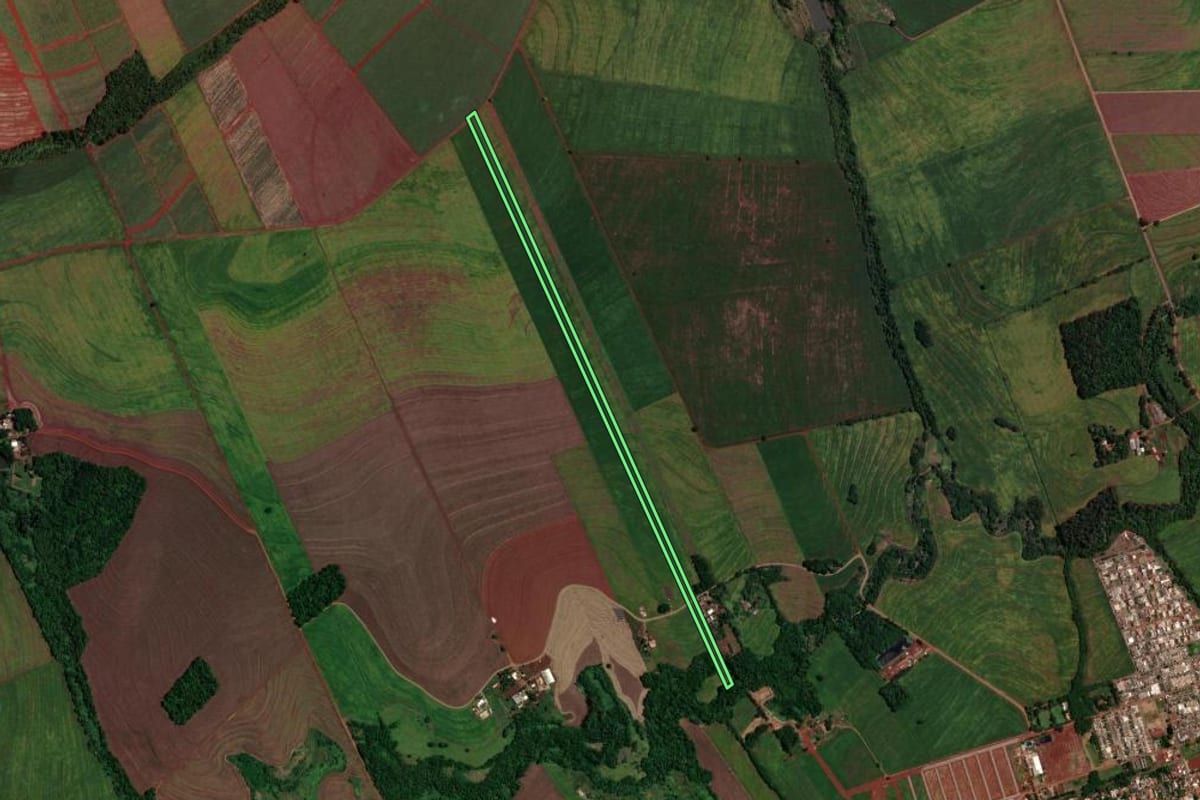 Imagem de satélite do imóvel rural em Paiçandu (PR), com o contorno declarado no CAR desenhado por cima.