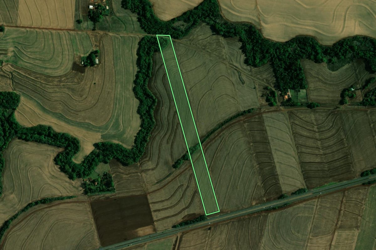 Imagem de satélite do imóvel rural em Paiçandu (PR), com o contorno declarado no CAR desenhado por cima.