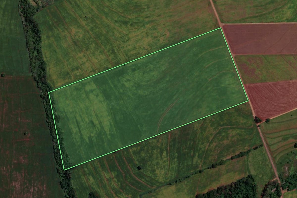 Imagem de satélite do imóvel rural em Paiçandu (PR), com o contorno declarado no CAR desenhado por cima.