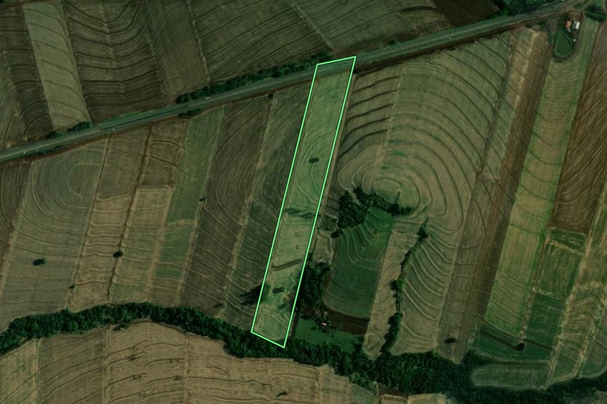 Imagem de satélite do imóvel rural em Paiçandu (PR), com o contorno declarado no CAR desenhado por cima.