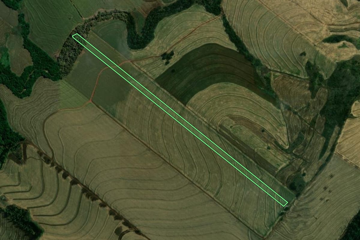 Imagem de satélite do imóvel rural em Paiçandu (PR), com o contorno declarado no CAR desenhado por cima.