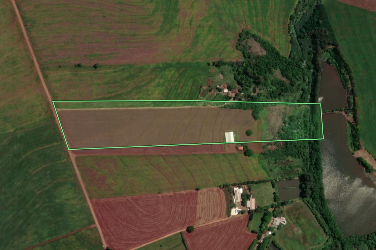 Imagem de satélite do imóvel rural em Paiçandu (PR), com o contorno declarado no CAR desenhado por cima.