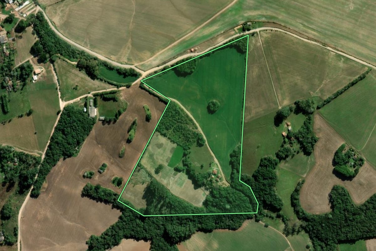 Imagem de satélite do imóvel rural em Palmeira (PR), com o contorno declarado no CAR desenhado por cima.