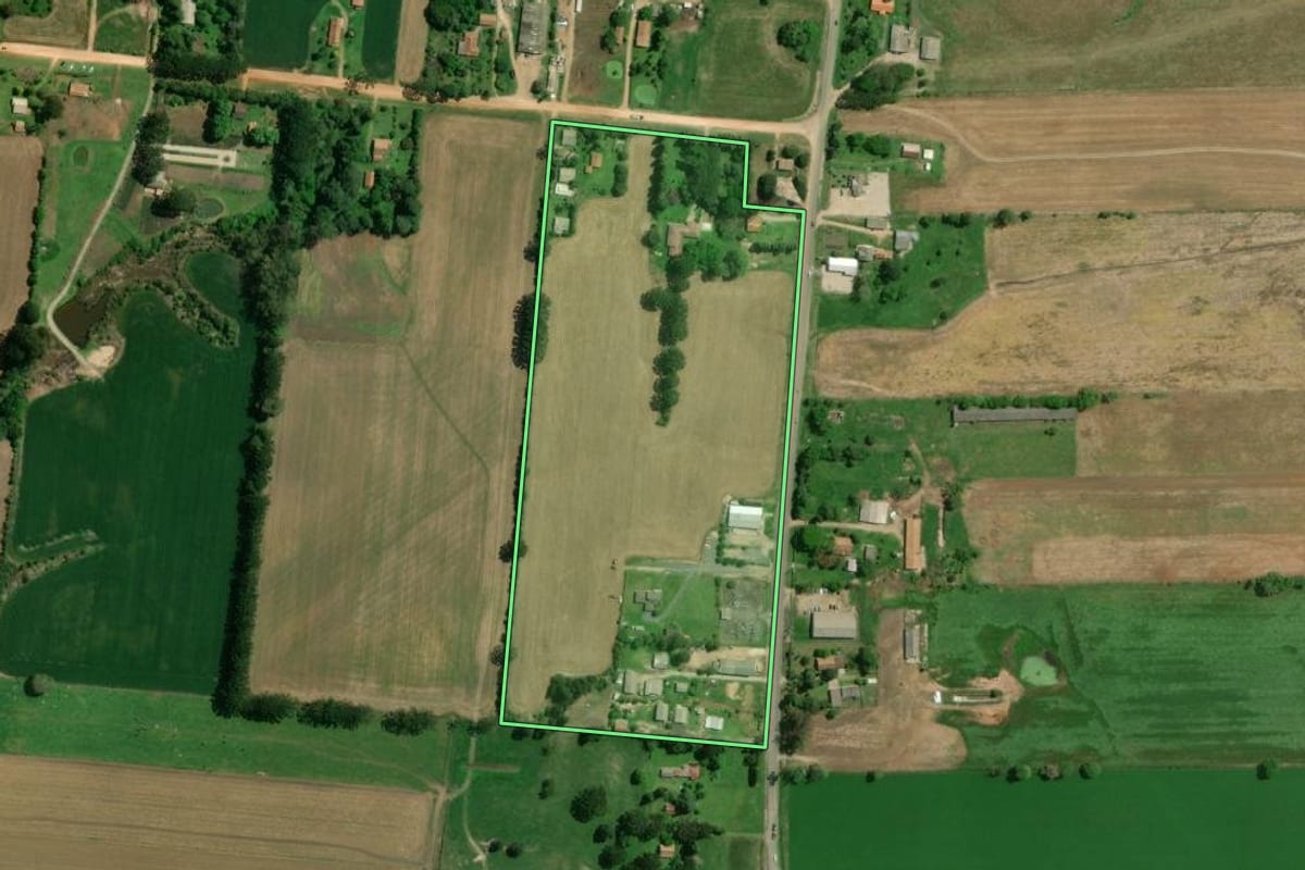 Imagem de satélite do imóvel rural em Palmeira (PR), com o contorno declarado no CAR desenhado por cima.