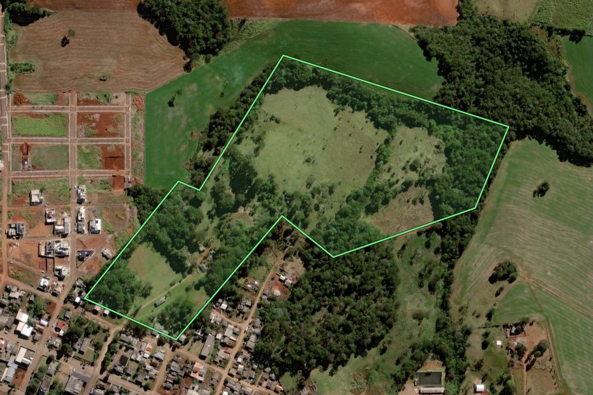 Imagem de satélite do imóvel rural em Palmital (PR), com o contorno declarado no CAR desenhado por cima.