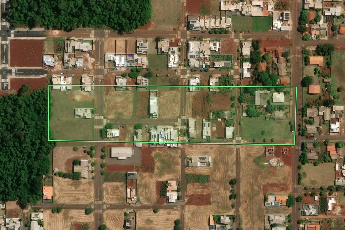 Imagem de satélite do imóvel rural em Palotina (PR), com o contorno declarado no CAR desenhado por cima.