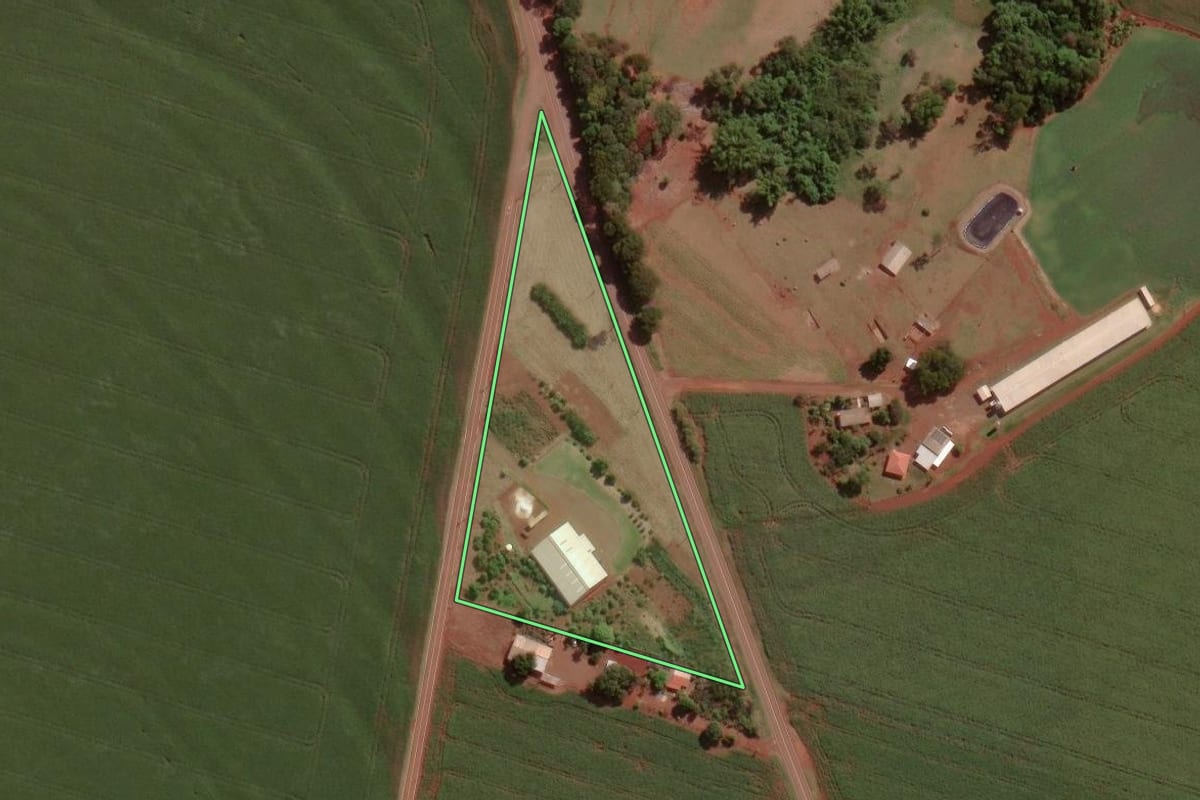 Imagem de satélite do imóvel rural em Palotina (PR), com o contorno declarado no CAR desenhado por cima.