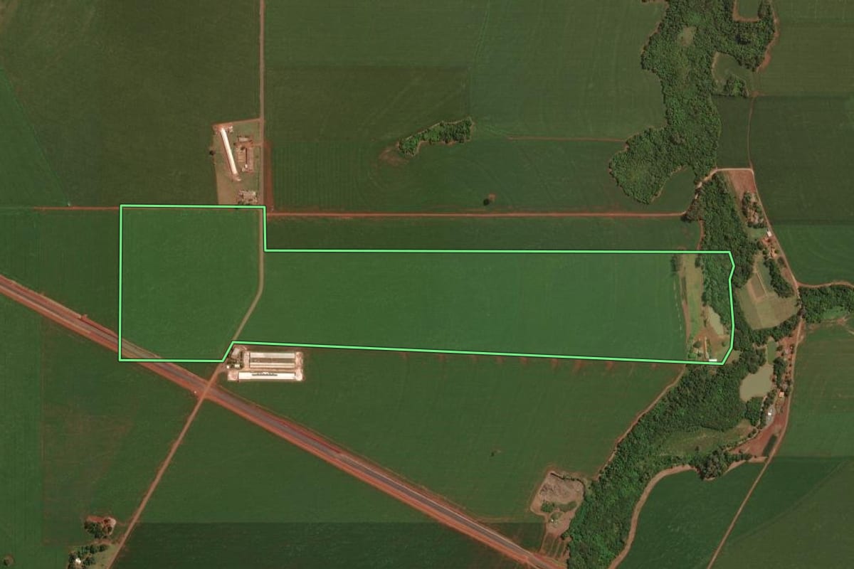 Imagem de satélite do imóvel rural em Palotina (PR), com o contorno declarado no CAR desenhado por cima.