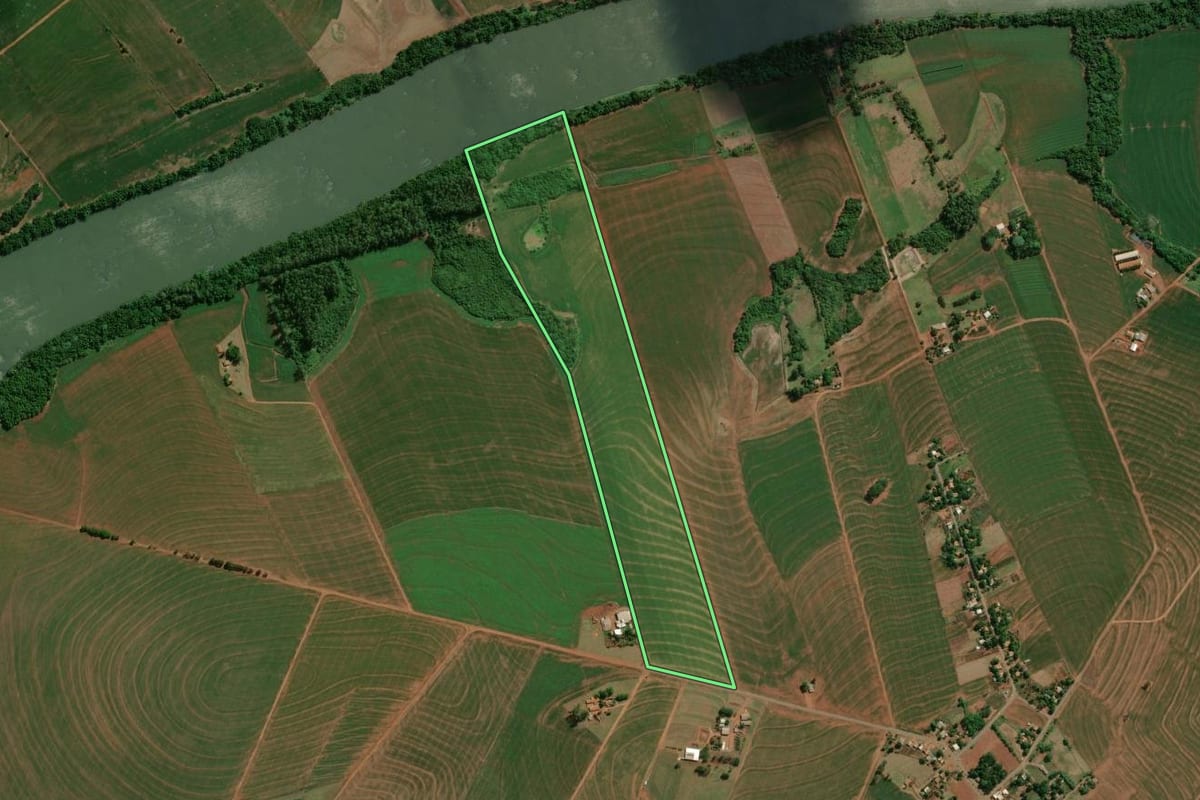 Imagem de satélite do imóvel rural em Palotina (PR), com o contorno declarado no CAR desenhado por cima.