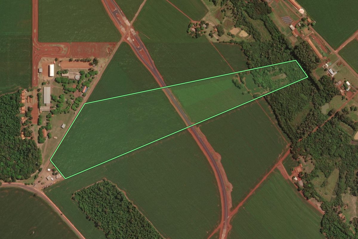Imagem de satélite do imóvel rural em Palotina (PR), com o contorno declarado no CAR desenhado por cima.