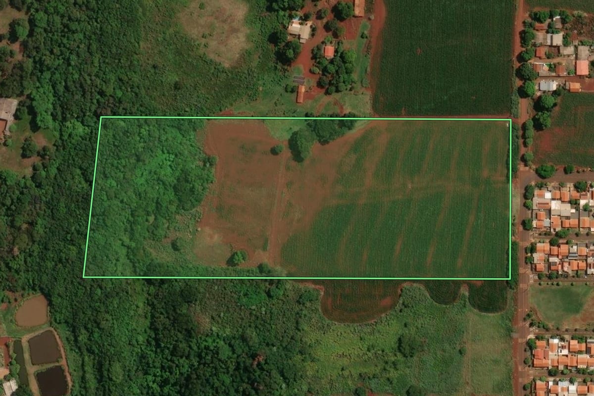 Imagem de satélite do imóvel rural em Palotina (PR), com o contorno declarado no CAR desenhado por cima.