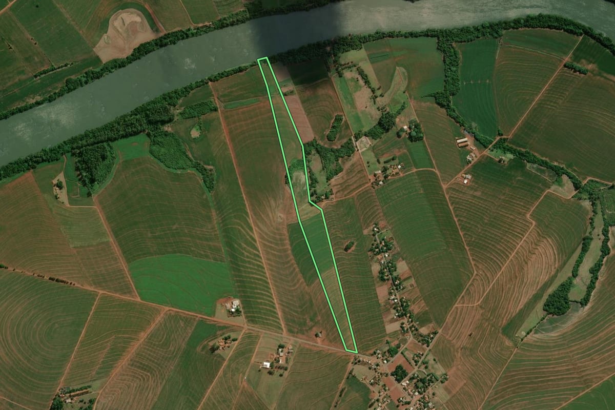Imagem de satélite do imóvel rural em Palotina (PR), com o contorno declarado no CAR desenhado por cima.