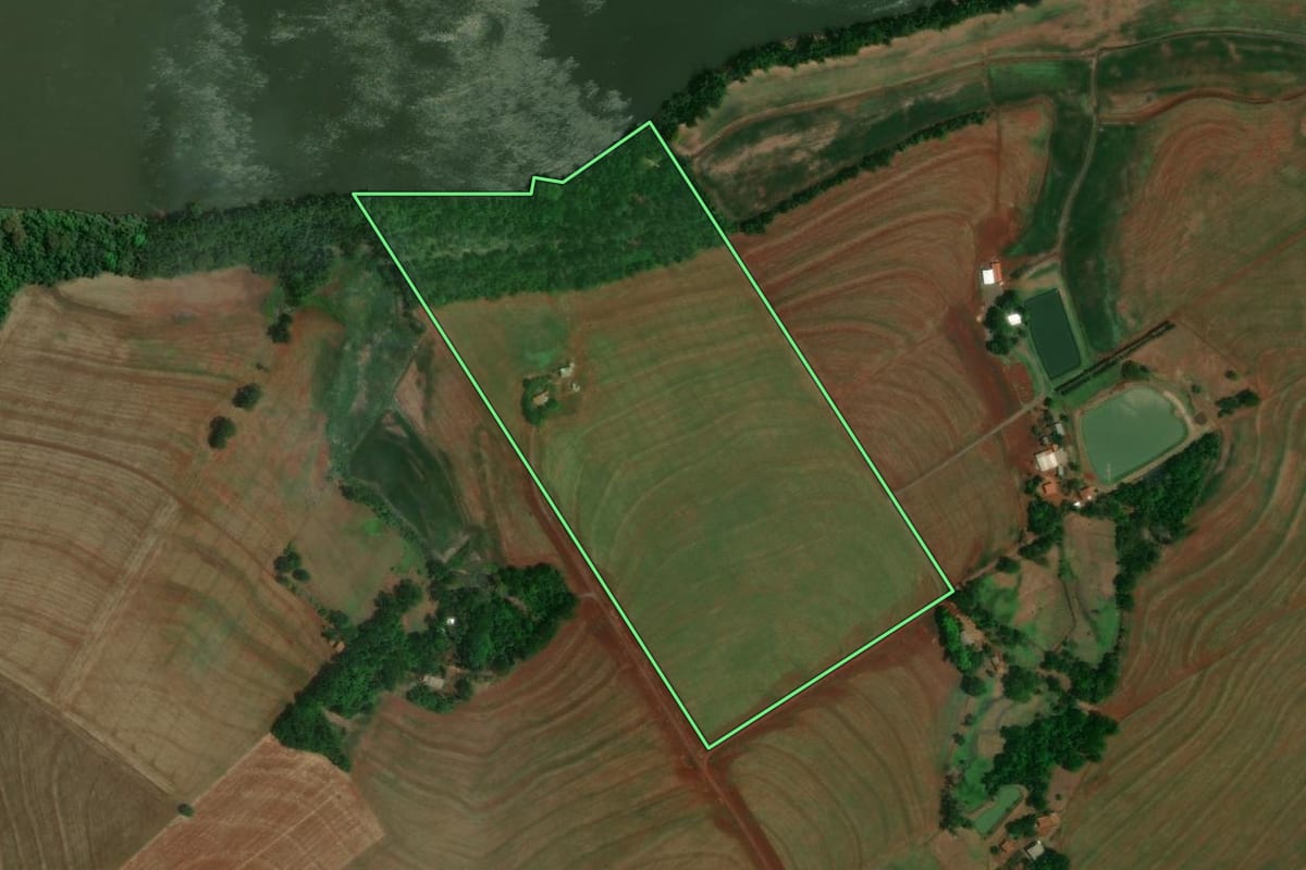 Imagem de satélite do imóvel rural em Palotina (PR), com o contorno declarado no CAR desenhado por cima.