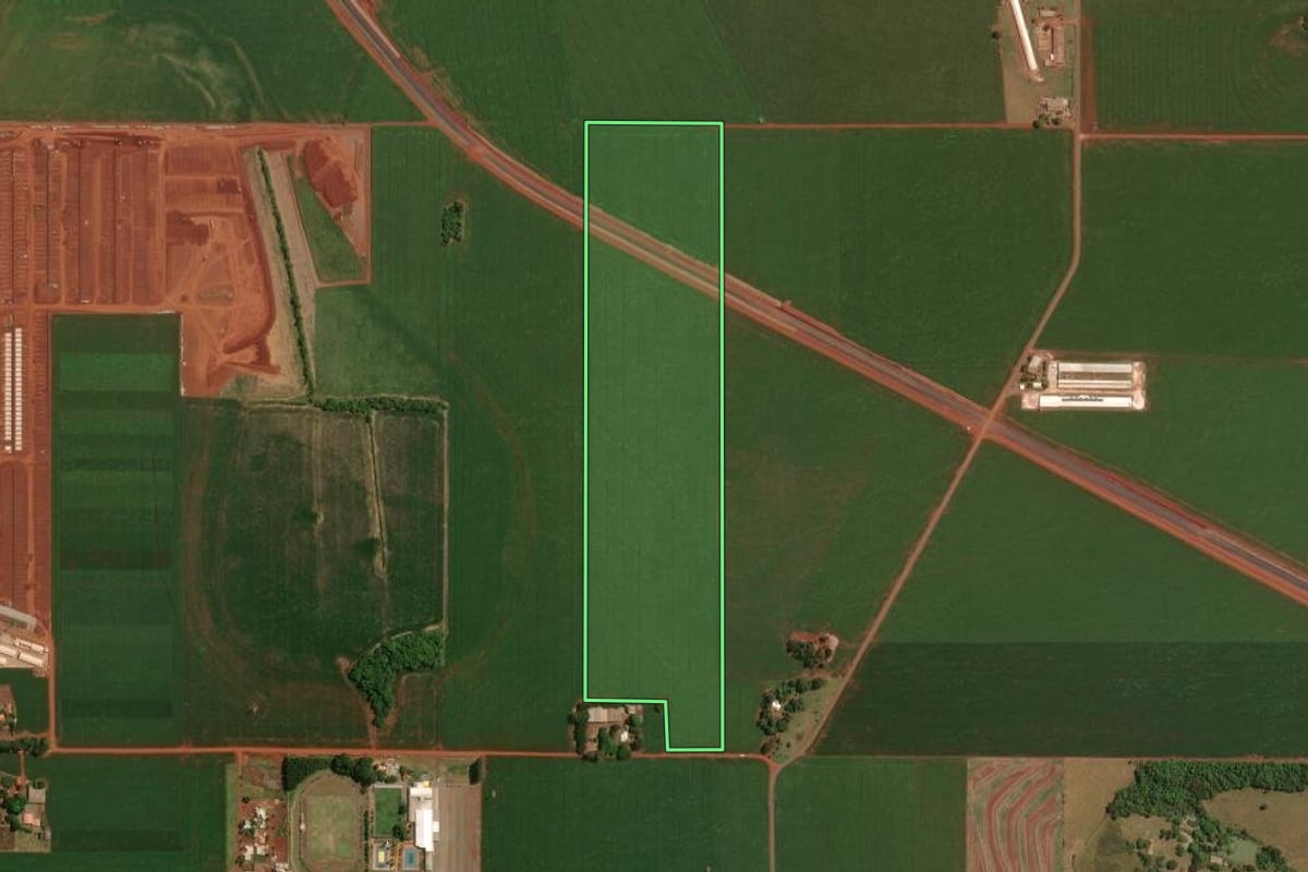 Imagem de satélite do imóvel rural em Palotina (PR), com o contorno declarado no CAR desenhado por cima.