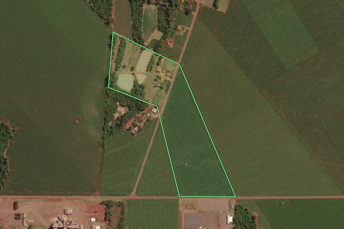 Imagem de satélite do imóvel rural em Palotina (PR), com o contorno declarado no CAR desenhado por cima.