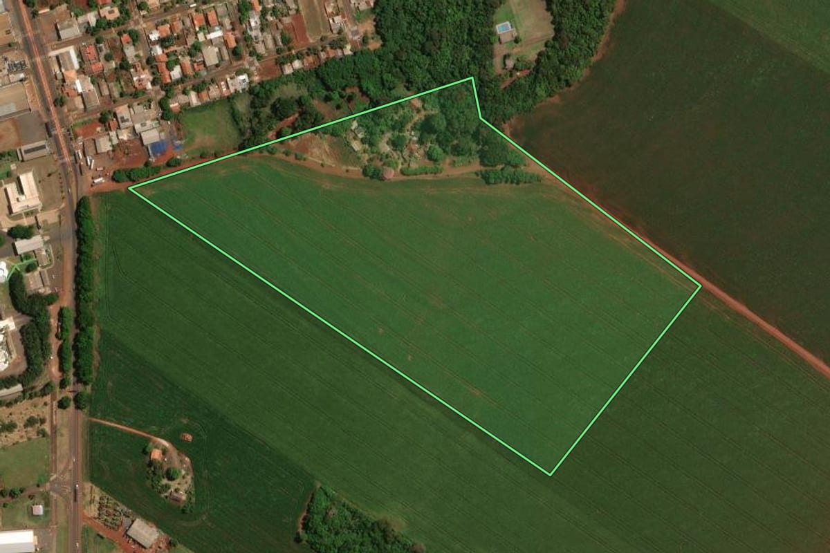 Imagem de satélite do imóvel rural em Palotina (PR), com o contorno declarado no CAR desenhado por cima.