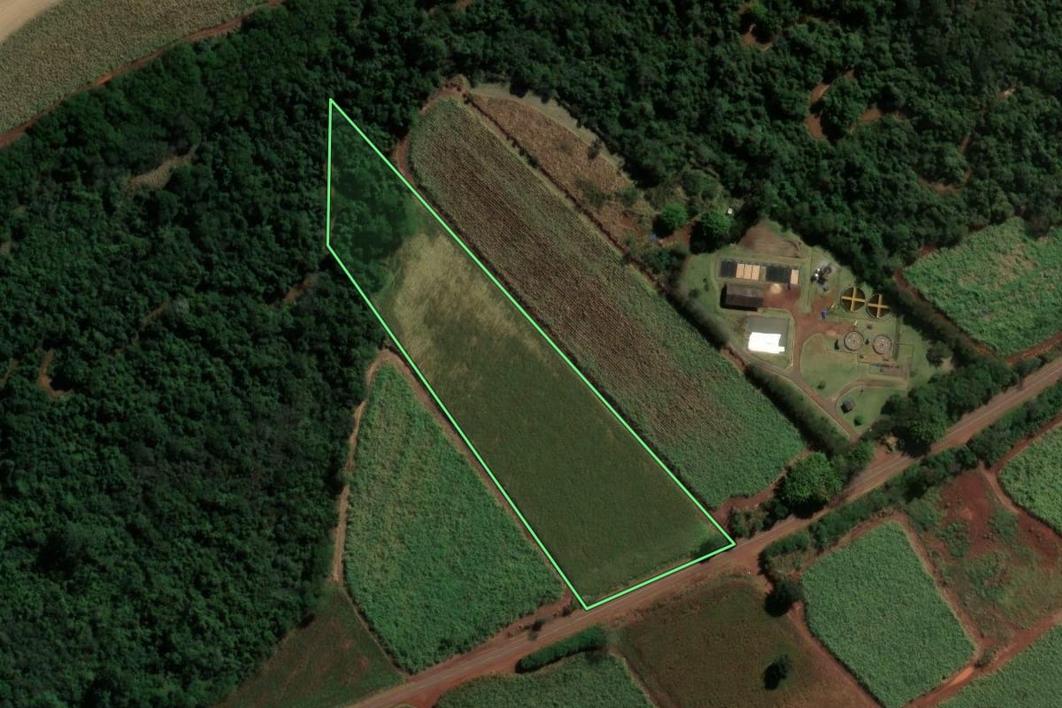 Imagem de satélite do imóvel rural em Paraíso do Norte (PR), com o contorno declarado no CAR desenhado por cima.