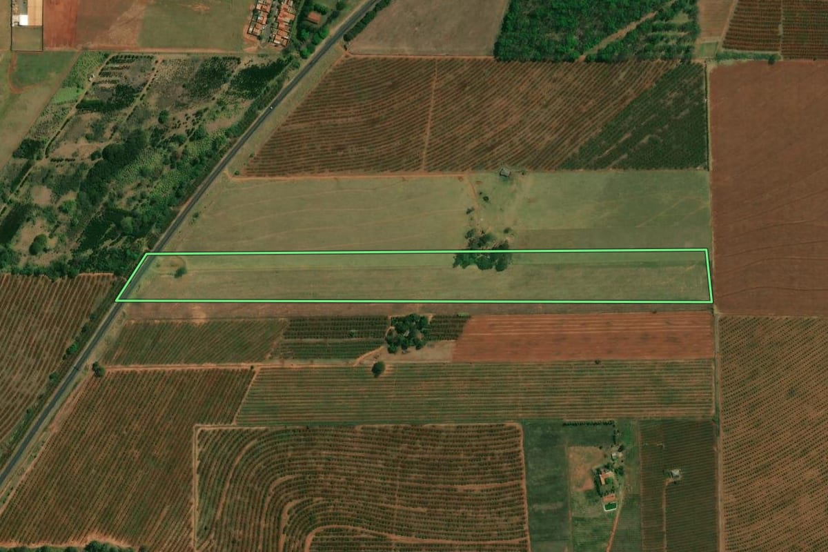 Imagem de satélite do imóvel rural em Paranacity (PR), com o contorno declarado no CAR desenhado por cima.