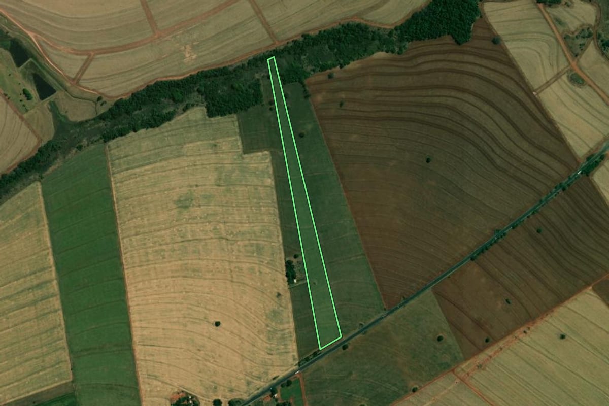 Imagem de satélite do imóvel rural em Paranacity (PR), com o contorno declarado no CAR desenhado por cima.