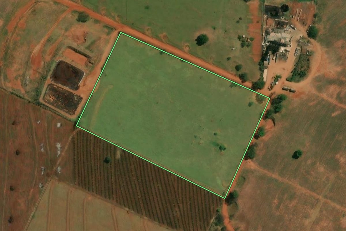 Imagem de satélite do imóvel rural em Paranacity (PR), com o contorno declarado no CAR desenhado por cima.