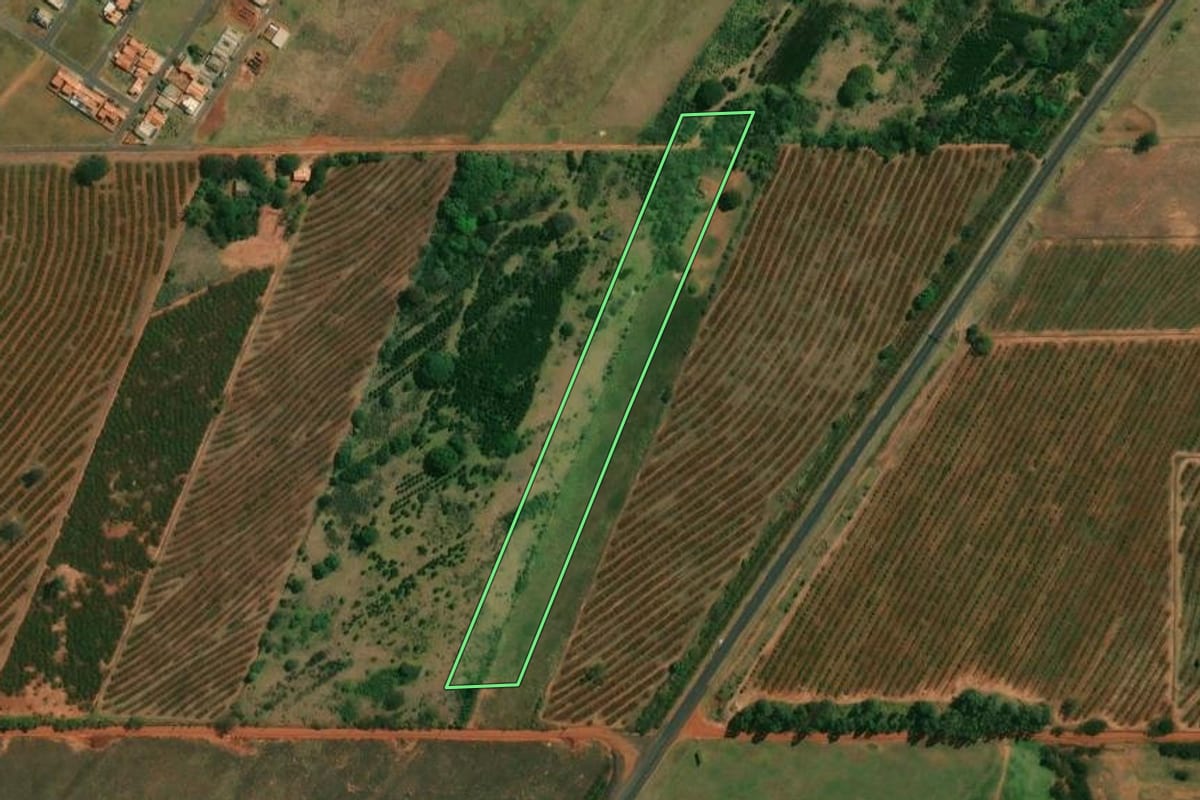 Imagem de satélite do imóvel rural em Paranacity (PR), com o contorno declarado no CAR desenhado por cima.