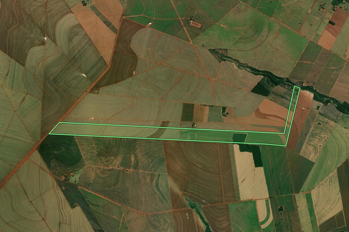 Imagem de satélite do imóvel rural em Paranacity (PR), com o contorno declarado no CAR desenhado por cima.