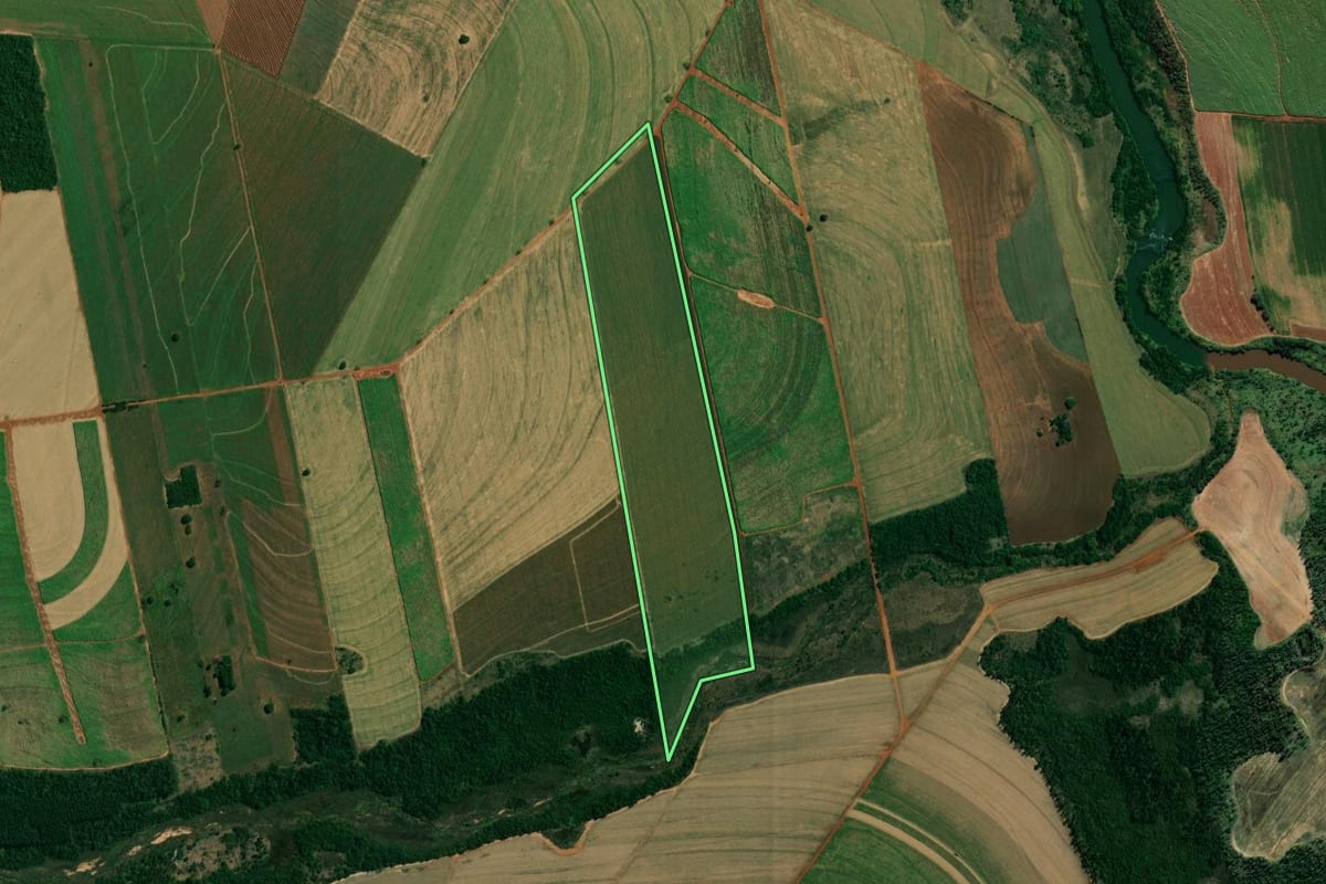 Imagem de satélite do imóvel rural em Paranacity (PR), com o contorno declarado no CAR desenhado por cima.