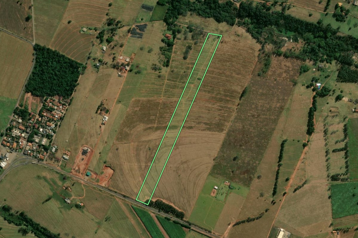 Imagem de satélite do imóvel rural em Paranavaí (PR), com o contorno declarado no CAR desenhado por cima.