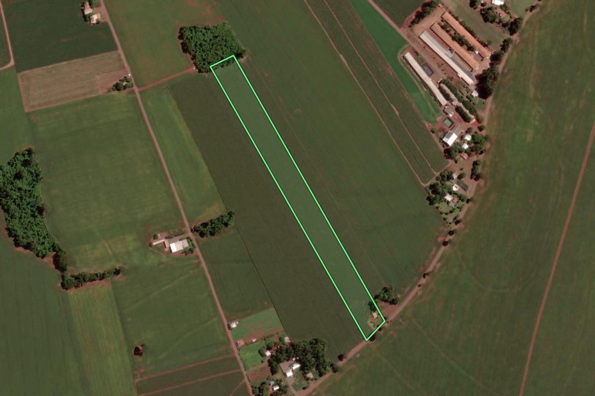 Imagem de satélite do imóvel rural em Pato Bragado (PR), com o contorno declarado no CAR desenhado por cima.