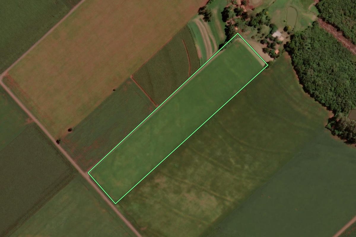 Imagem de satélite do imóvel rural em Pato Bragado (PR), com o contorno declarado no CAR desenhado por cima.
