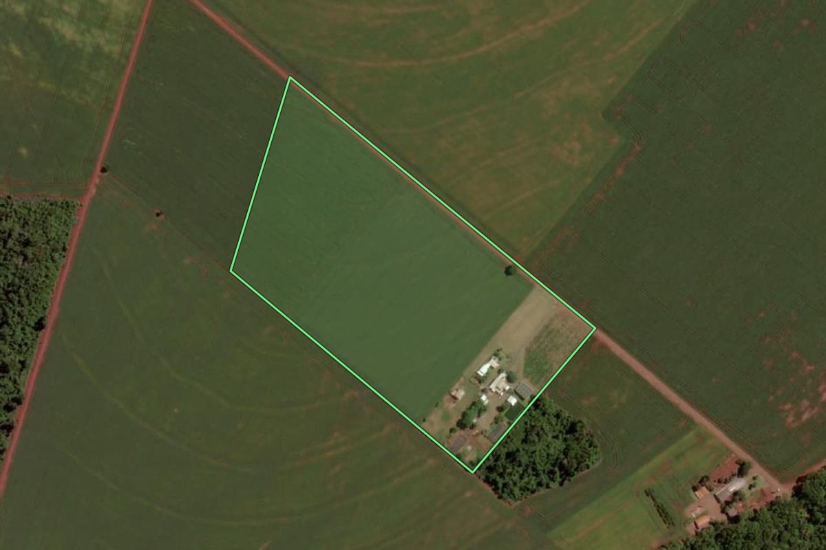 Imagem de satélite do imóvel rural em Pato Bragado (PR), com o contorno declarado no CAR desenhado por cima.
